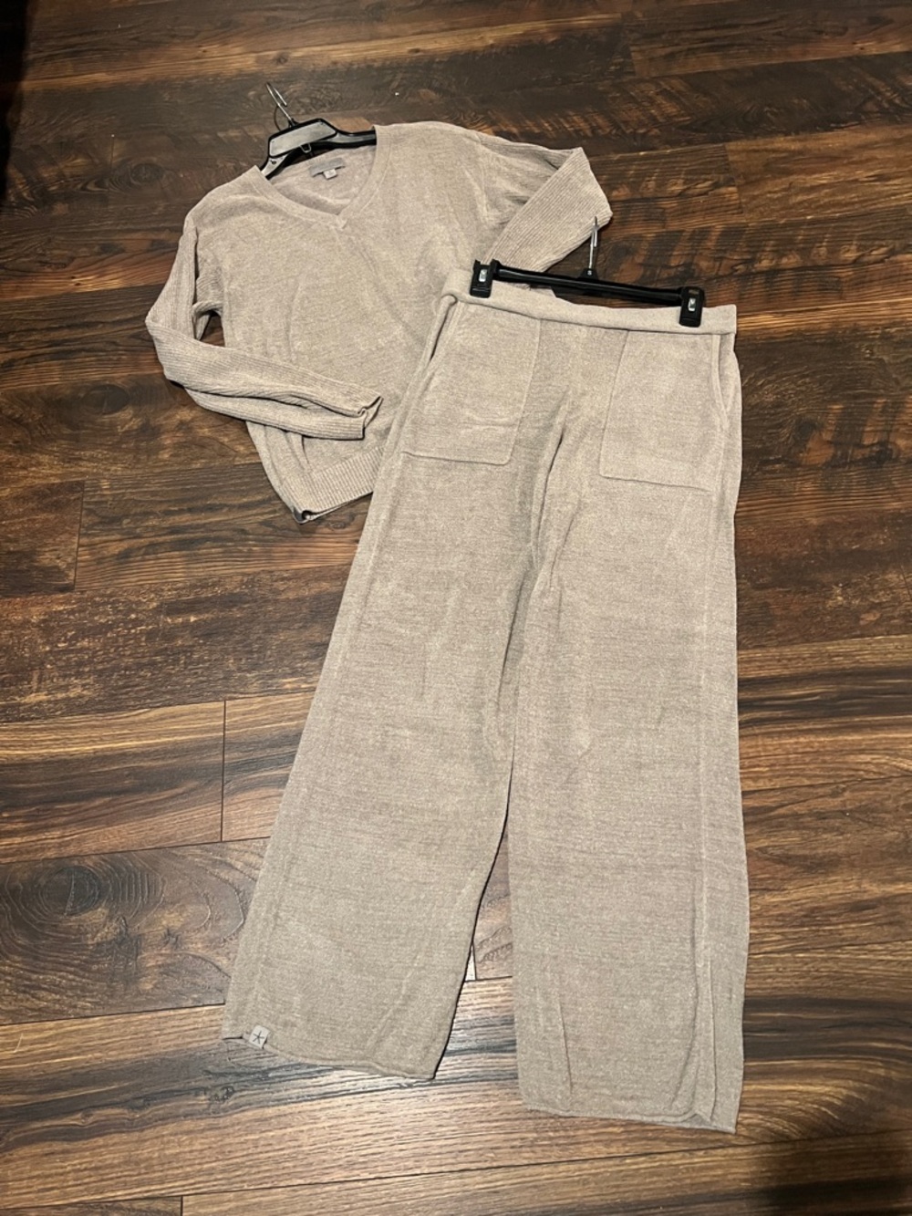 Barefoot Dreams Taupe Knit Straight-Leg Pants & V‑Neck Sweater Set - Picture 4 of 8